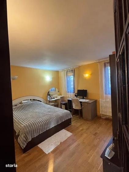 Casă cu 4 camere decomandat în Calea Poplăcii