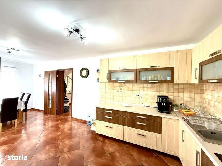 Casă cu 4 camere în Stana