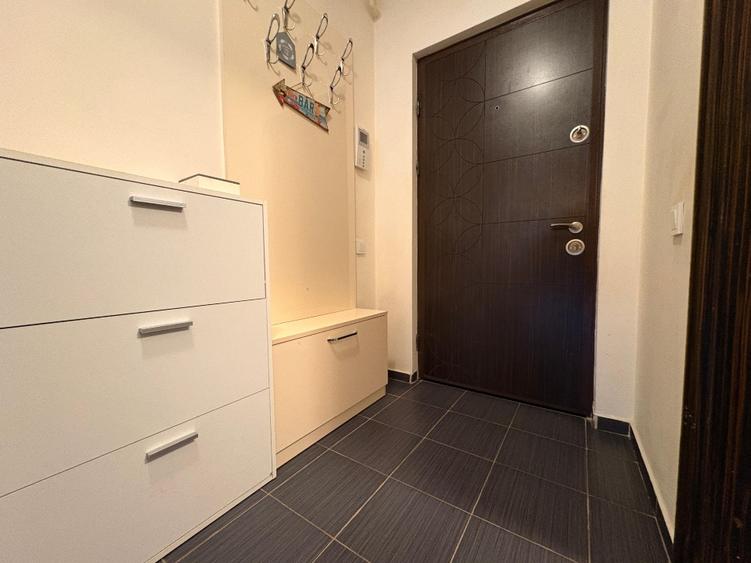Apartament cu 3 camere decomandat, mobilat în Central