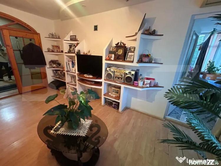 Apartament cu 3 camere decomandat în Micro 11