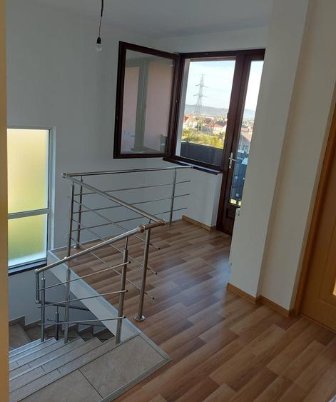 Casă cu 4 camere în Exterior Vest