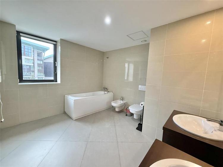 Apartament cu 3 camere decomandat, mobilat în Poiana Brașov