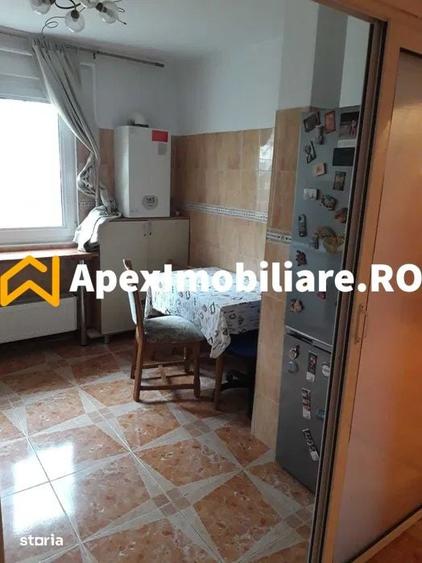 Apartament cu 3 camere decomandat în Berceni
