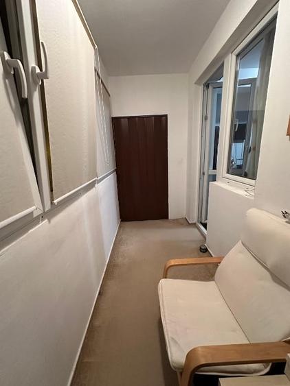 Apartament cu 3 camere semidecomandat, mobilat în Central