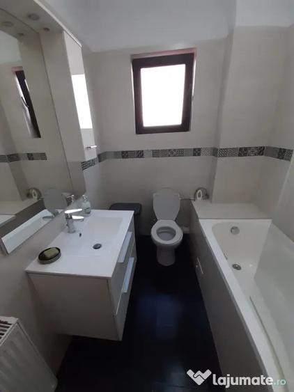 Apartament cu 3 camere semidecomandat în Central