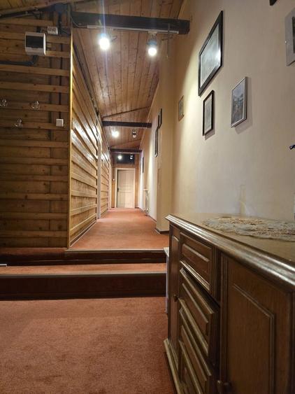 Casă individuală cu 6 camere cu Canalizare în Central