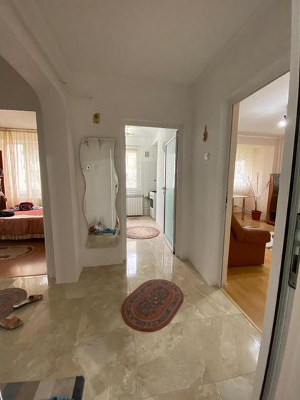 Apartament cu 3 camere decomandat în Ceardac