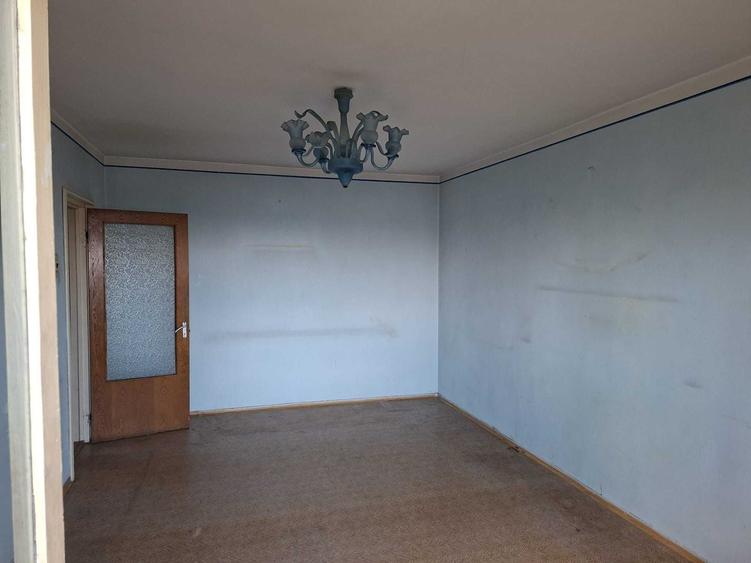 Apartament cu 3 camere decomandat în Republicii