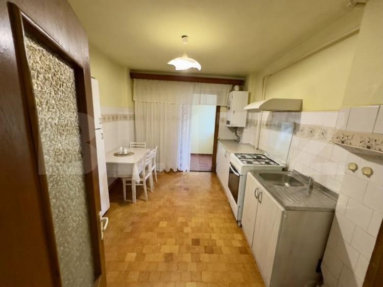 Apartament cu 3 camere decomandat, mobilat în Cugir