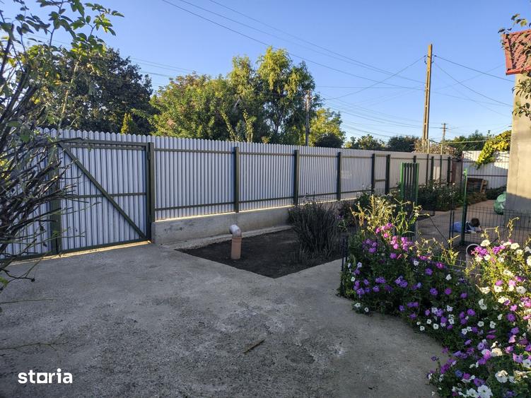 Casă cu 5 camere cu Teren 750 Mp în Cazasu