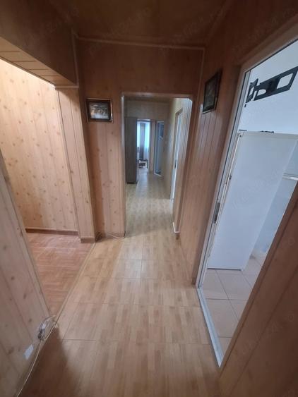 Apartament cu 3 camere decomandat în Sud