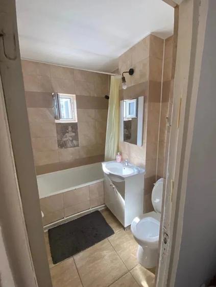 Apartament cu 3 camere decomandat în Nicolina