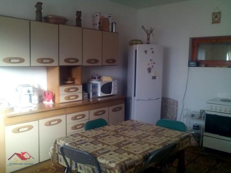 Casă individuală cu 6 camere cu Teren 2300 Mp în Cristian