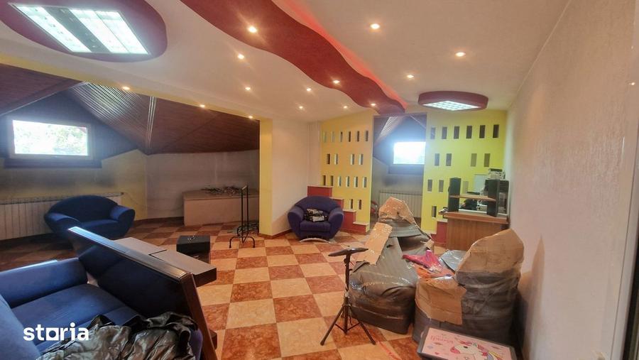 Casă cu 5 camere cu Piscina în Pieptănari