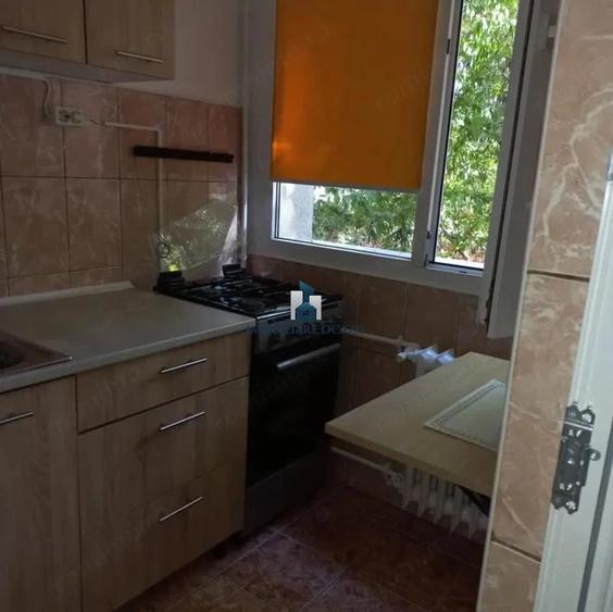 Garsonieră semidecomandată în Apărătorii Patriei
