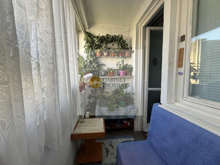 Apartament cu 2 camere semidecomandat, mobilat în Universitate