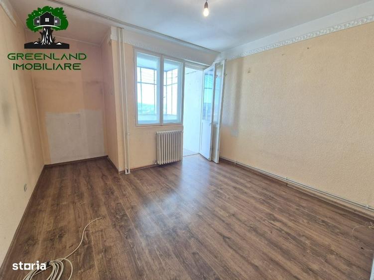 Apartament cu 2 camere decomandat în Podu Roș