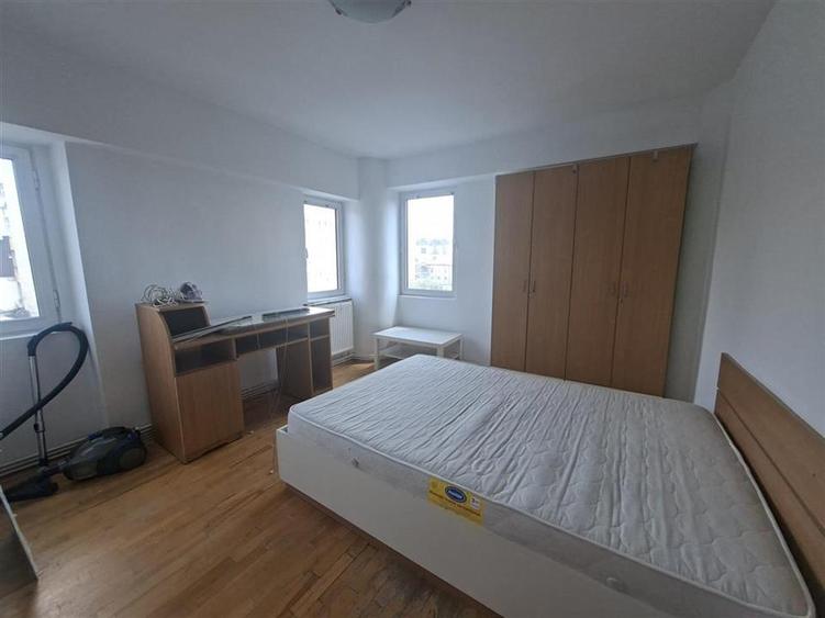 Apartament cu 3 camere decomandat, mobilat în Centru Civic