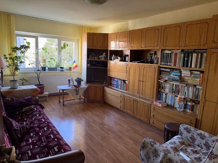 Apartament cu 2 camere decomandat în Astra