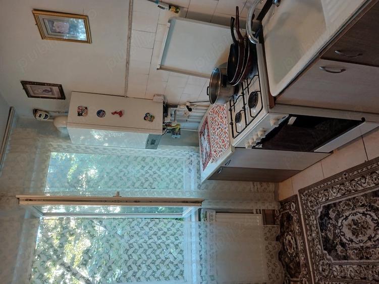 Apartament cu 4 camere semidecomandat în Micro 16