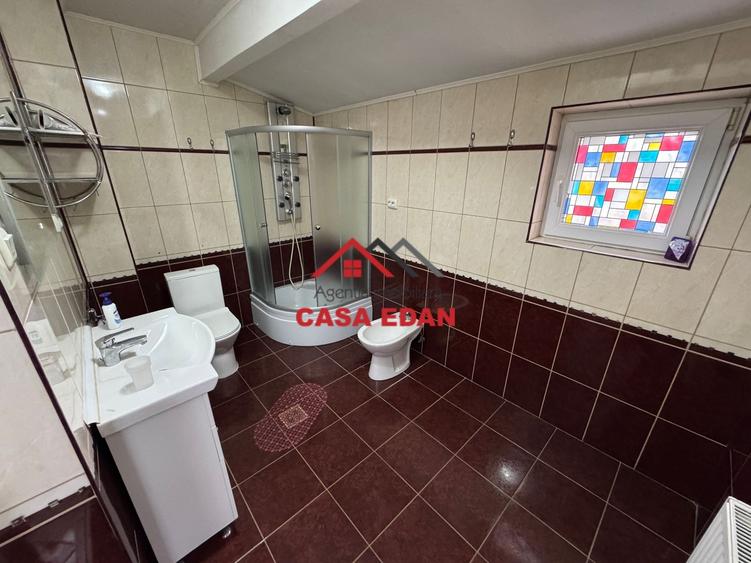 Casă individuală cu 12 camere cu Teren 13489 Mp în Breaza