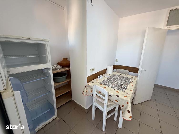 Apartament cu 3 camere decomandat în Între Lacuri