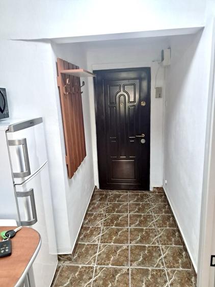 Apartament cu 2 camere semidecomandat în Berceni