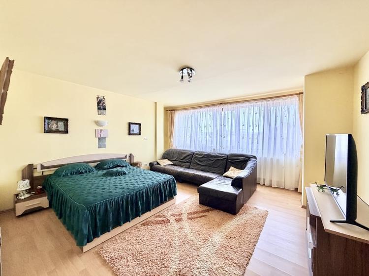Casă individuală cu 5 camere cu Canalizare în Moșnița Nouă