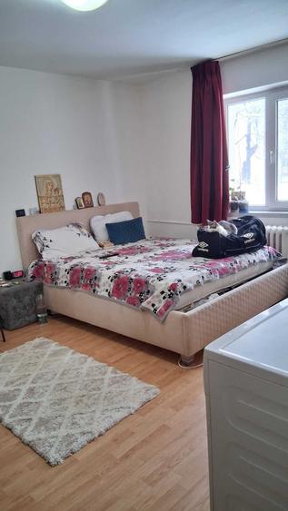 Apartament cu 2 camere semidecomandat în Berceni