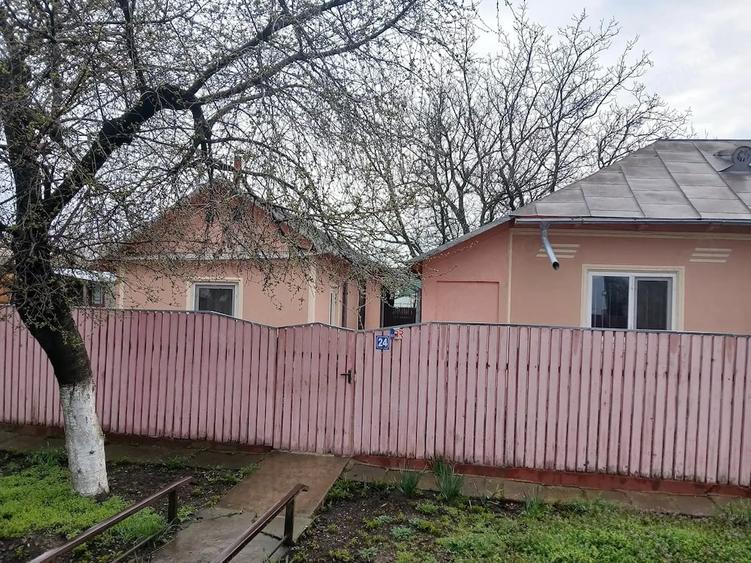 Casă cu 4 camere cu Teren 1500 Mp în Central