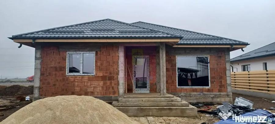 Casă cu 4 camere cu Teren 478 Mp în Săbăreni