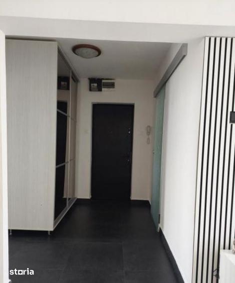 Apartament cu 3 camere decomandat în Titan