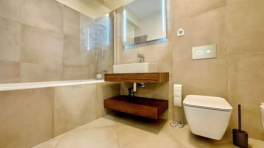 Apartament cu 3 camere decomandat, mobilat în Drumul Poienii