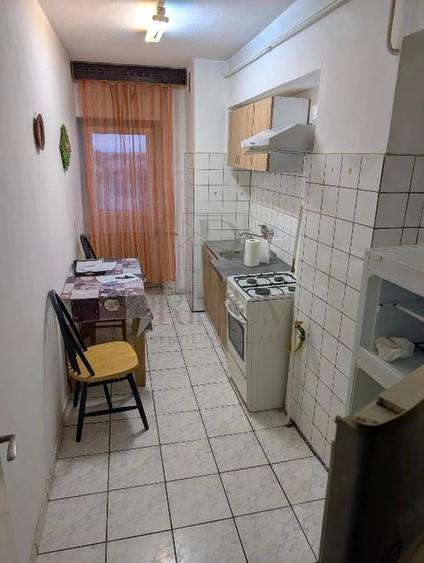 Garsonieră decomandată în Lunei