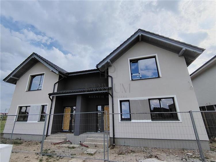 Duplex cu 4 camere cu Canalizare în Moșnița Nouă