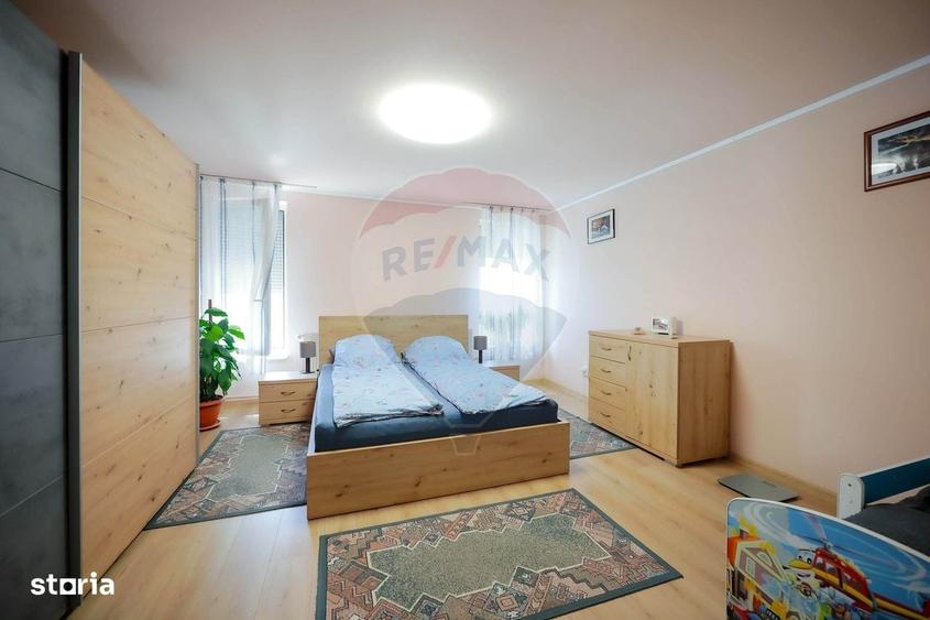 Casă cu 4 camere în Santăul Mic