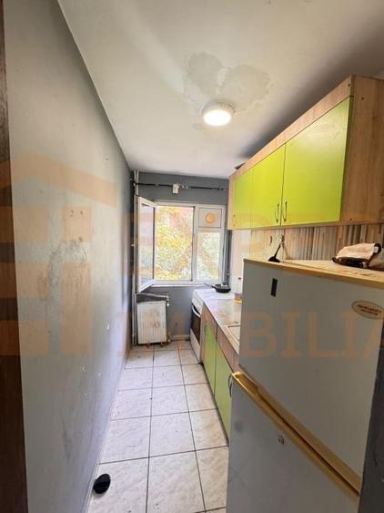 Apartament cu 3 camere semidecomandat, mobilat în Km 4-5