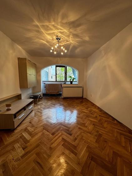 Apartament cu 3 camere circular în Tudor Vladimirescu
