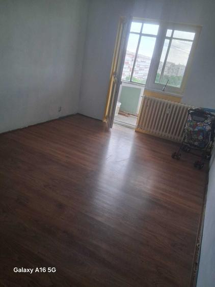 Apartament cu 3 camere decomandat în Giurgiului