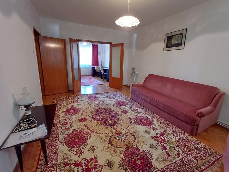 Apartament cu 3 camere decomandat în Andrei Mureșanu