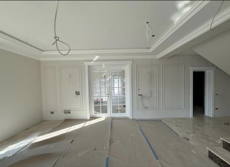 Casă cu 4 camere în Exterior Vest