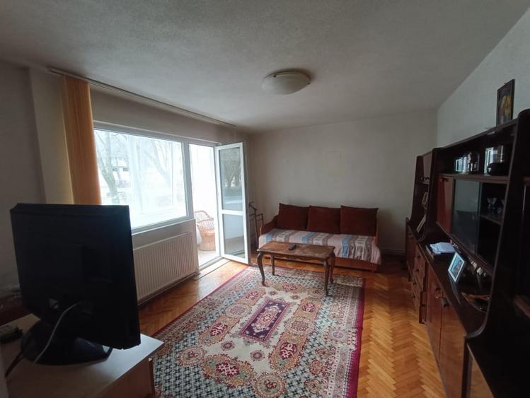 Apartament cu 3 camere decomandat, mobilat în Gheorgheni
