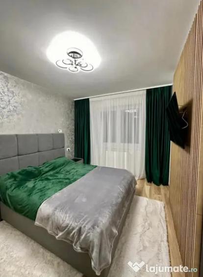 Apartament cu 3 camere decomandat în Tractorul