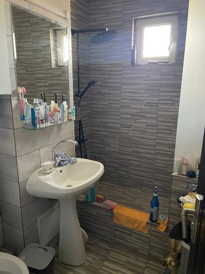 Apartament cu 3 camere decomandat, mobilat în Alexandru cel Bun