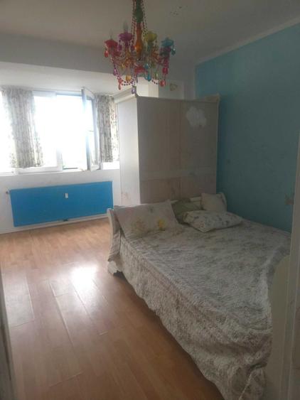 Apartament cu 3 camere semidecomandat în Titan