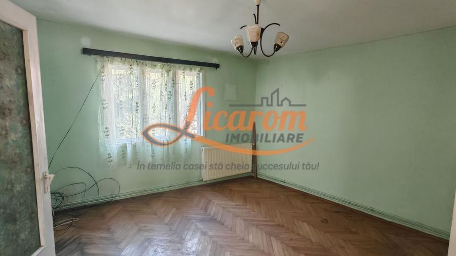 Casă individuală cu 3 camere cu Canalizare în Centrul Istoric