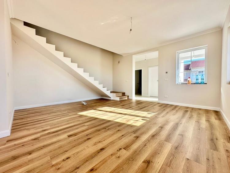 Duplex cu 4 camere cu Teren 300 Mp în Moșnița Nouă