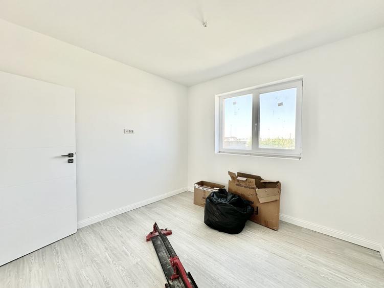 Duplex cu 4 camere cu Canalizare în Moșnița Veche