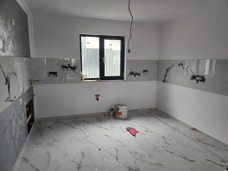 Casă cu 3 camere cu Canalizare în Mărgineni