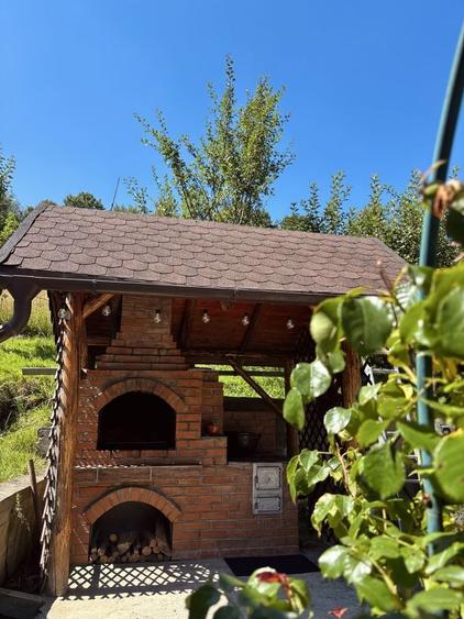 Casă cu 4 camere în Poiana Mărului